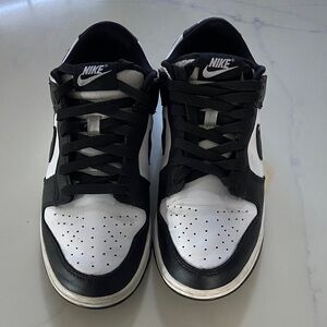 Nike Classic Black and White Low-Tops… pandas 🐼